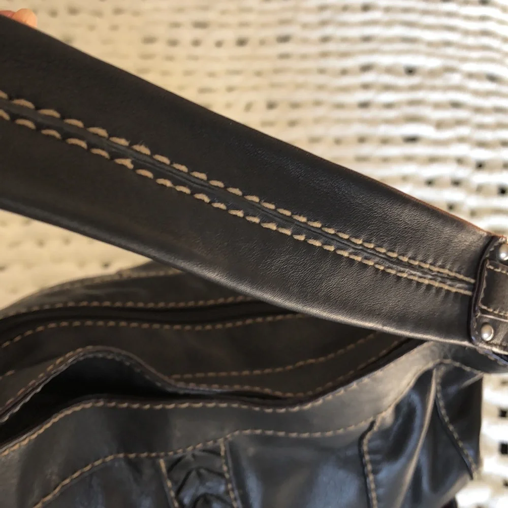 Tignanello large leather satchel. Black. 15 x 13 in. Magnetic closures. Flawless - Picture 7 of 10